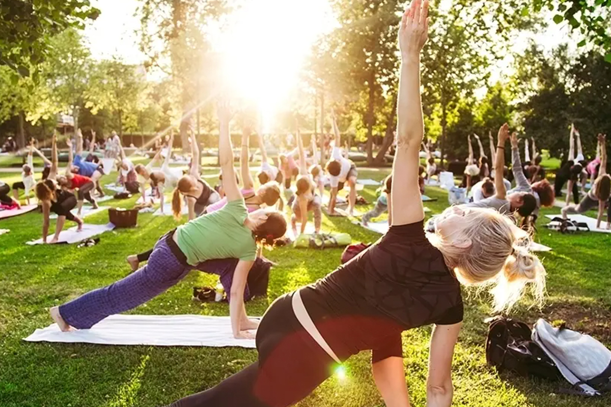 Featured Image for Outdoor Yoga in William B. Layton Park